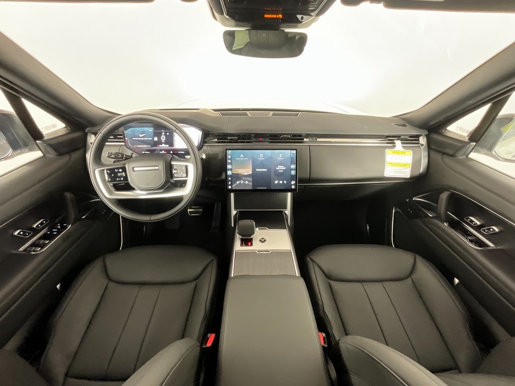 2025 Land Rover Range Rover SE photo 3