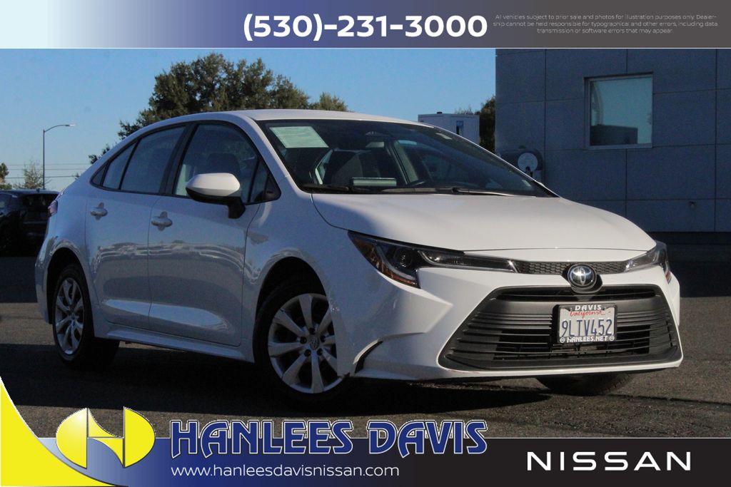2024 Toyota Corolla LE's photo
