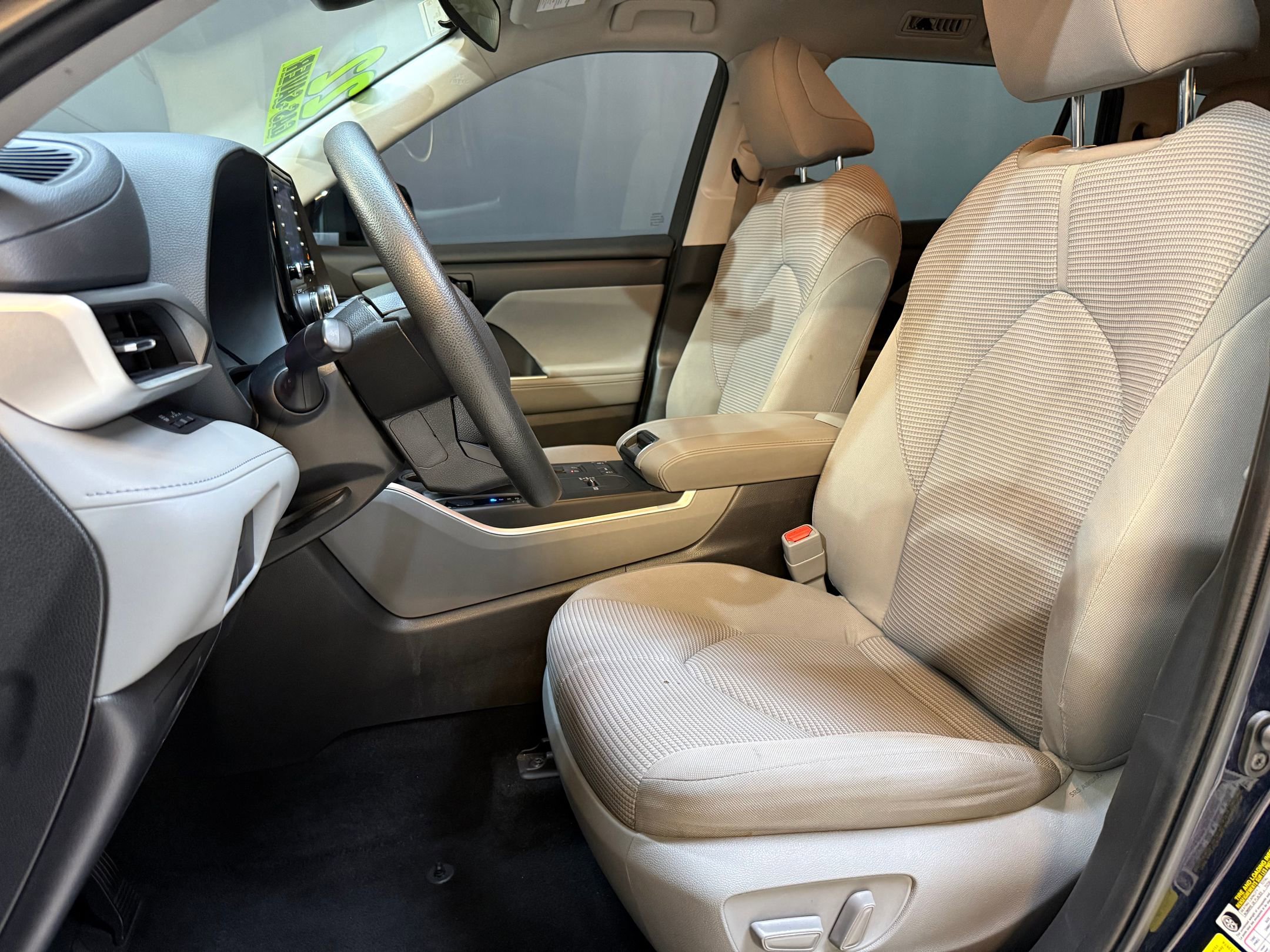 2022 Toyota Highlander L photo 4