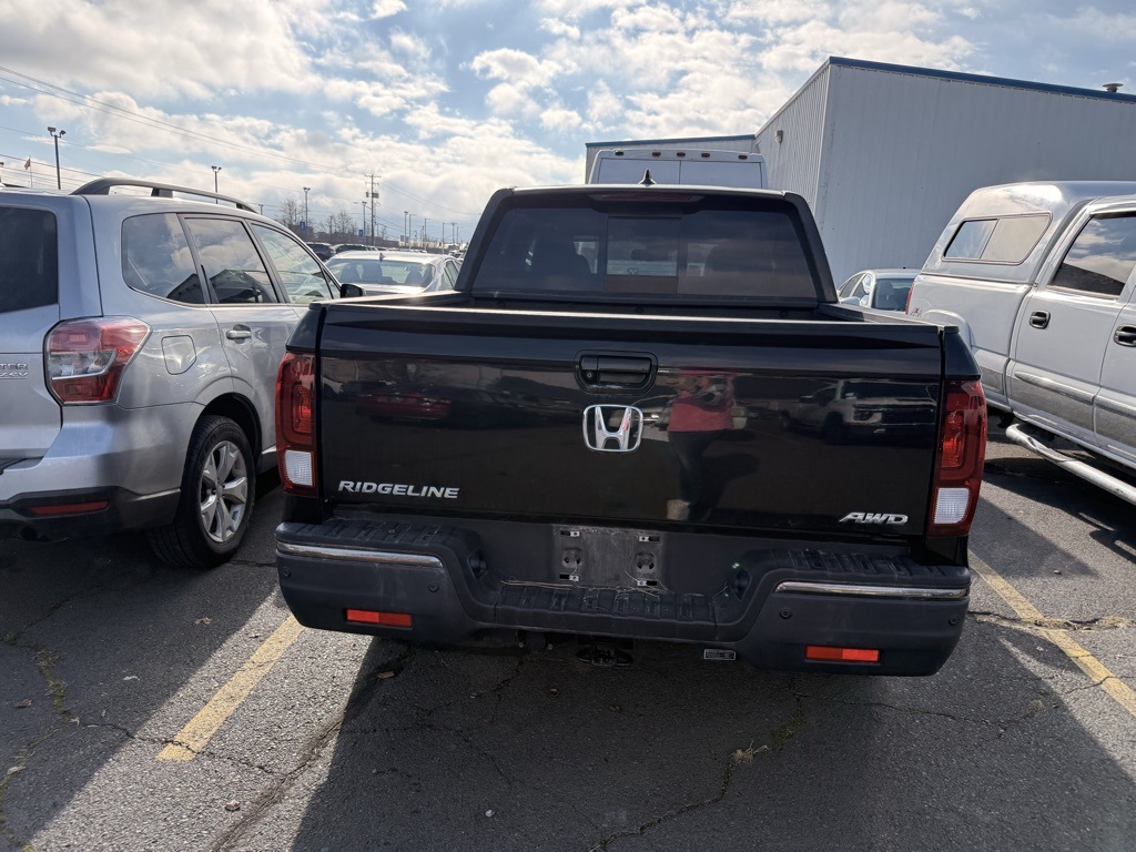2019 Honda Ridgeline Black Edition photo 4