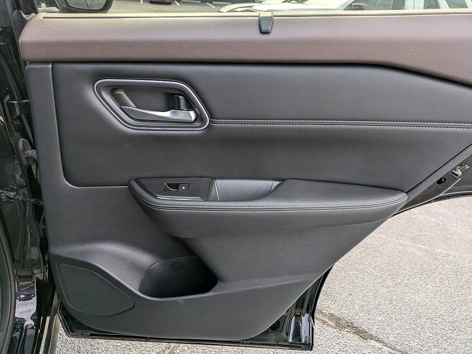 2021 Nissan Rogue SV photo 33