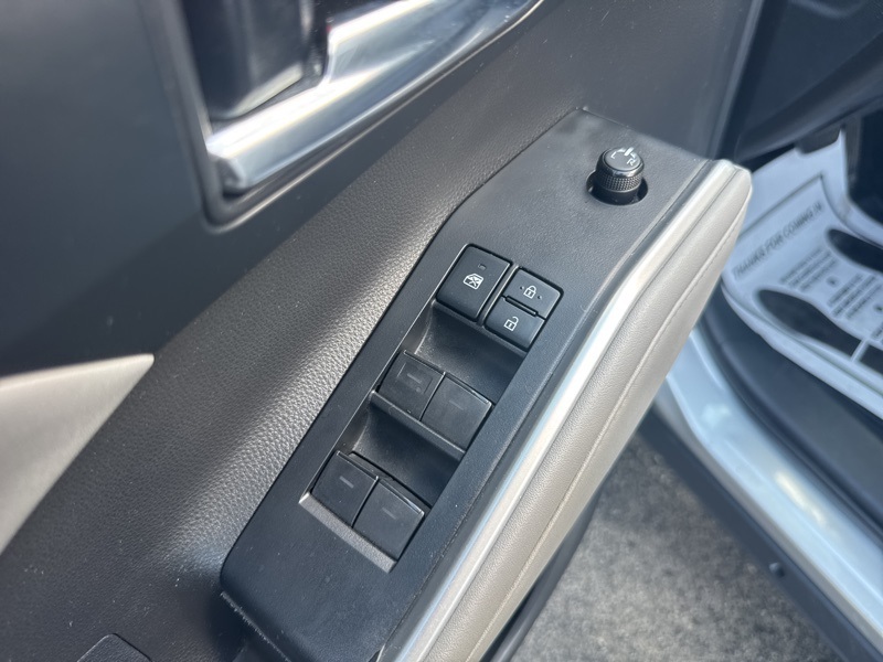 2021 Toyota Highlander XLE photo 17
