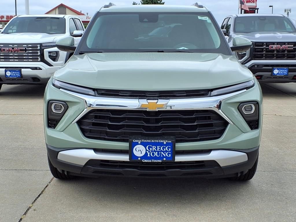 2025 Chevrolet Trailblazer LT photo 2