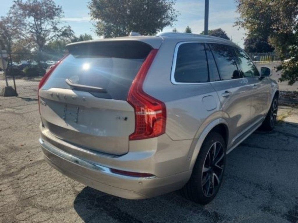 2023 Volvo XC90 Plus photo 2