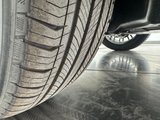 2025 Mercedes Benz GLC 300 photo 11