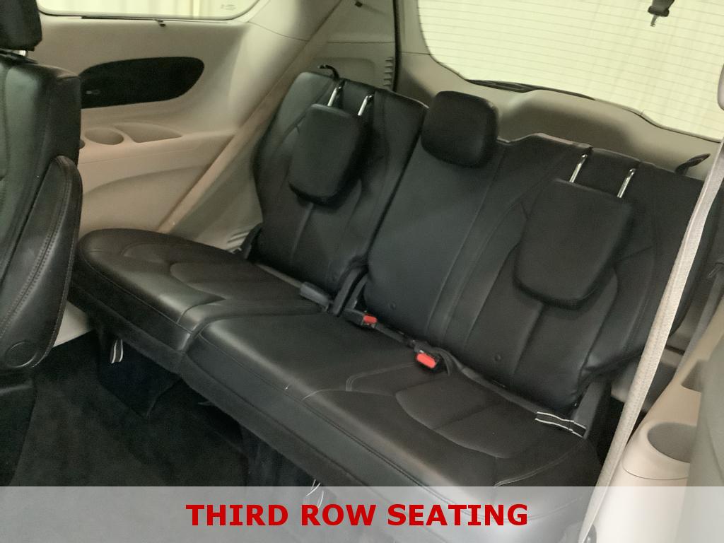 2018 Chrysler Pacifica Touring L photo 11