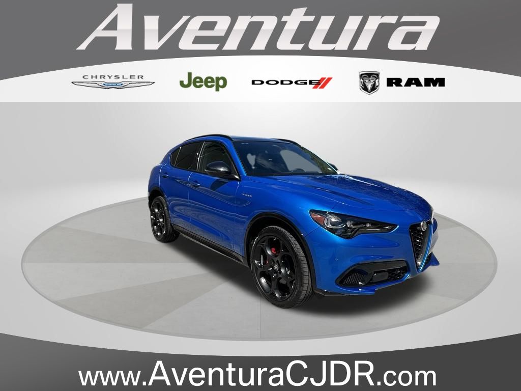 2025 Alfa Romeo Stelvio Base
