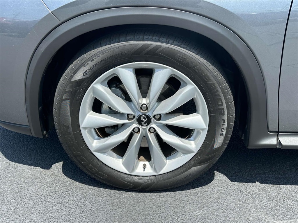 2019 Infiniti QX50 Essential photo 29