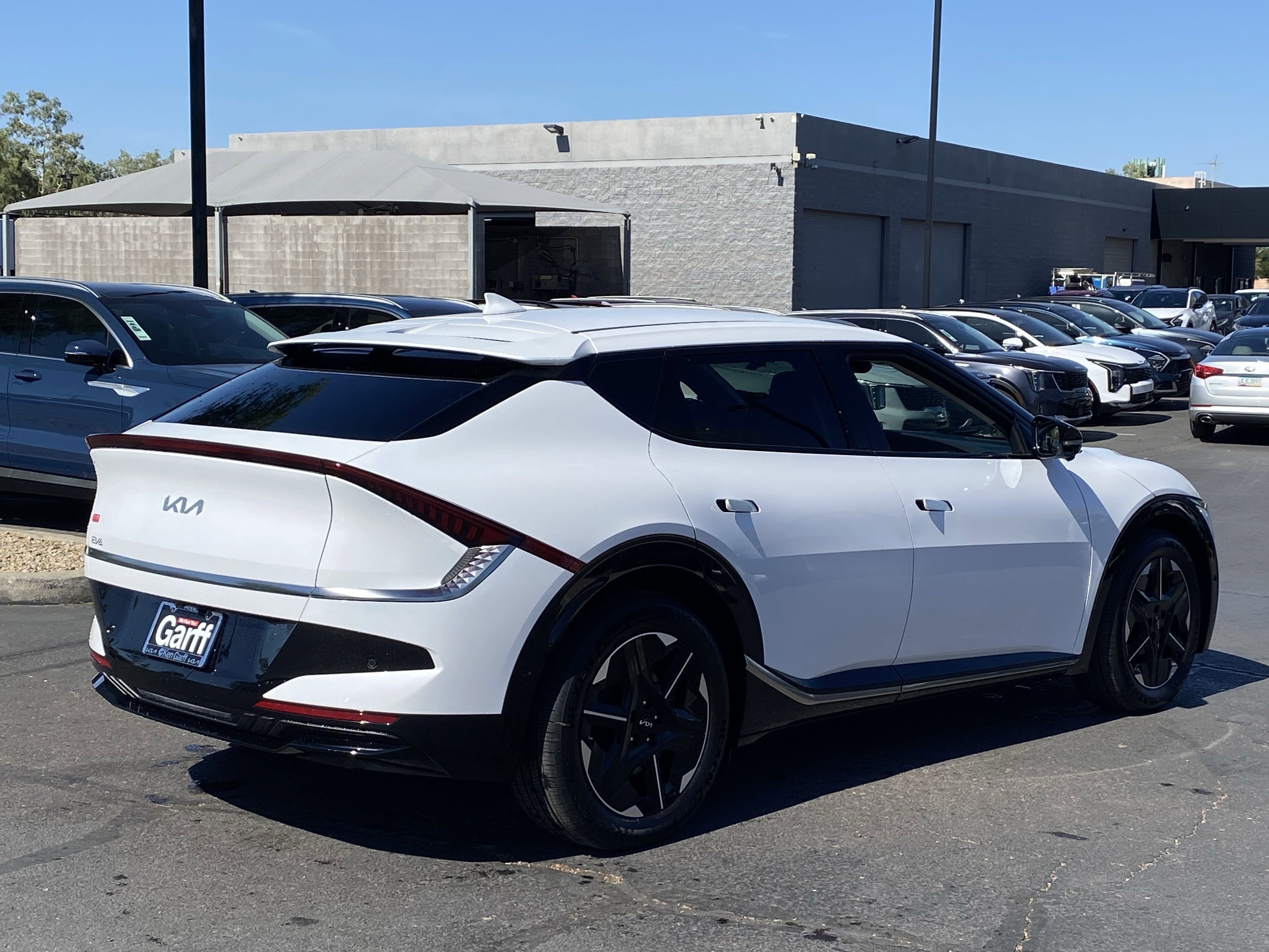 2025 Kia EV6 Wind photo 3