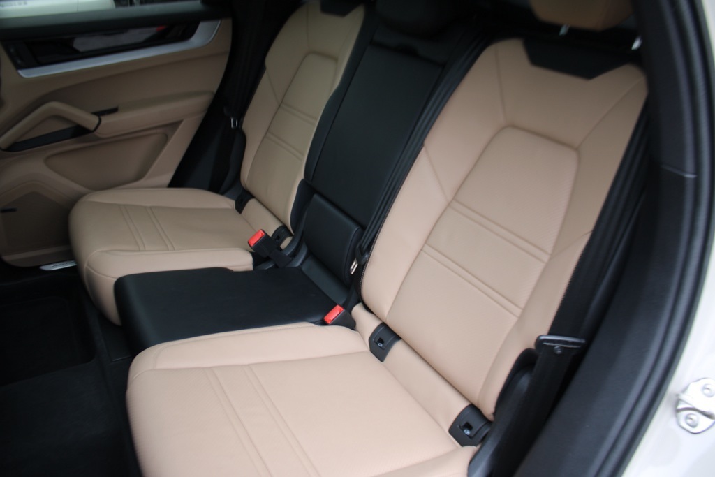 2025 Porsche Cayenne Coupe Base photo 32