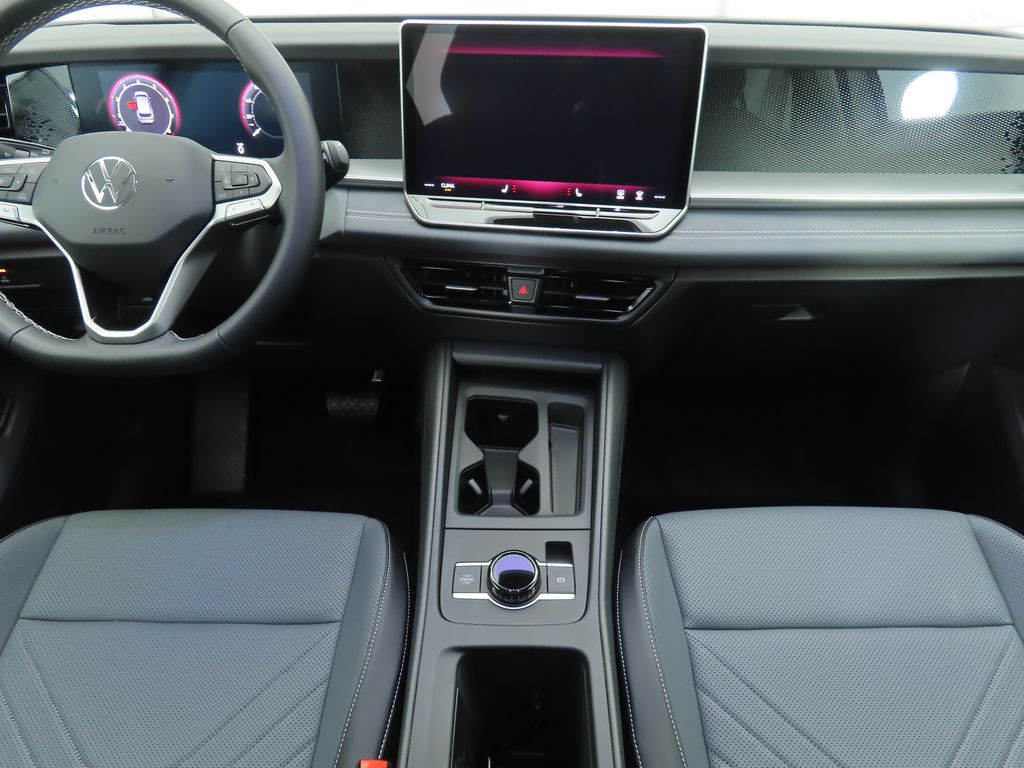 2025 Volkswagen Tiguan SE photo 14