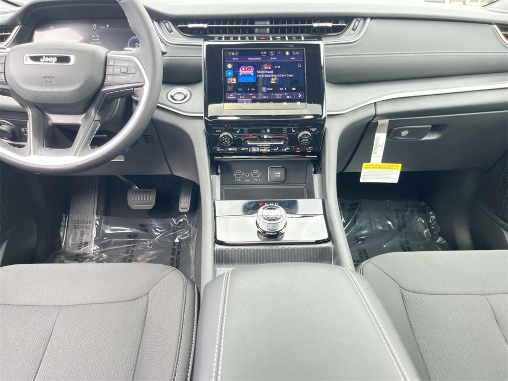 2025 Jeep Grand Cherokee Laredo X photo 22