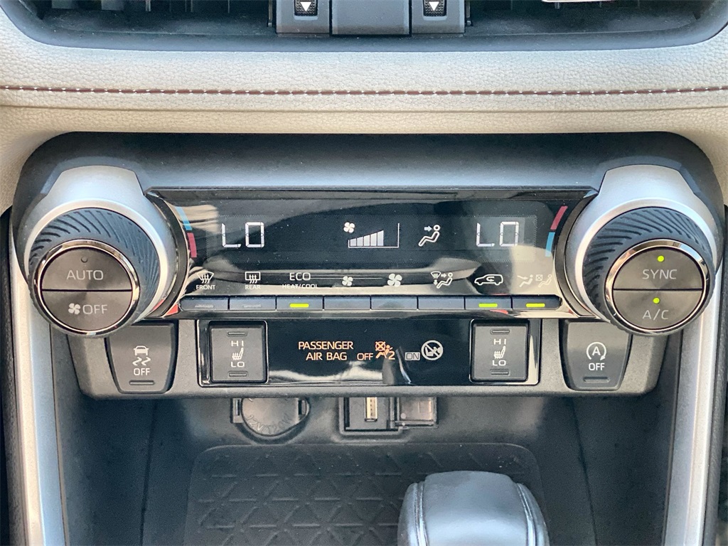 2022 Toyota RAV4 XLE Premium photo 17