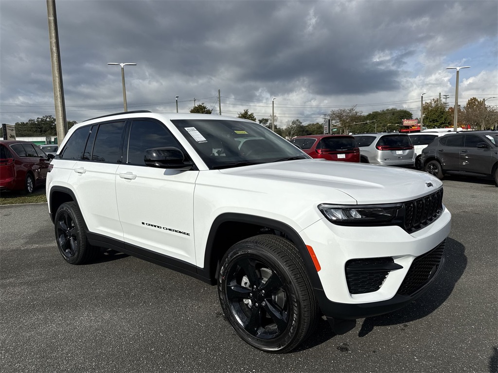 2025 Jeep Grand Cherokee Altitude's photo