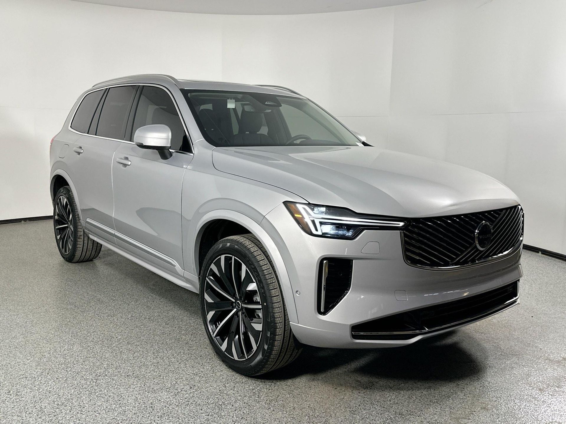 2025 Volvo XC90 T8 Plus photo 3
