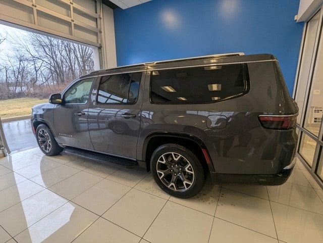 2024 Jeep Wagoneer L Series III photo 3