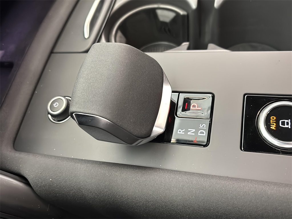 2025 Land Rover Discovery Metropolitan Edition photo 15