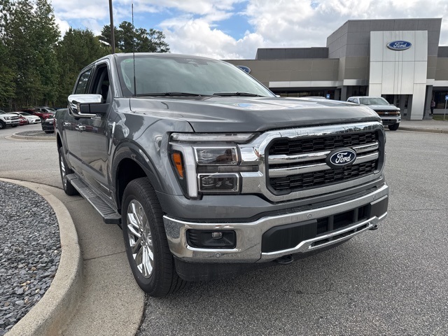 2025 Ford F-150 Lariat photo 3