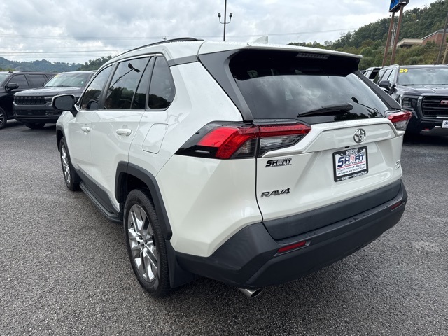 2021 Toyota RAV4 XLE Premium photo 5