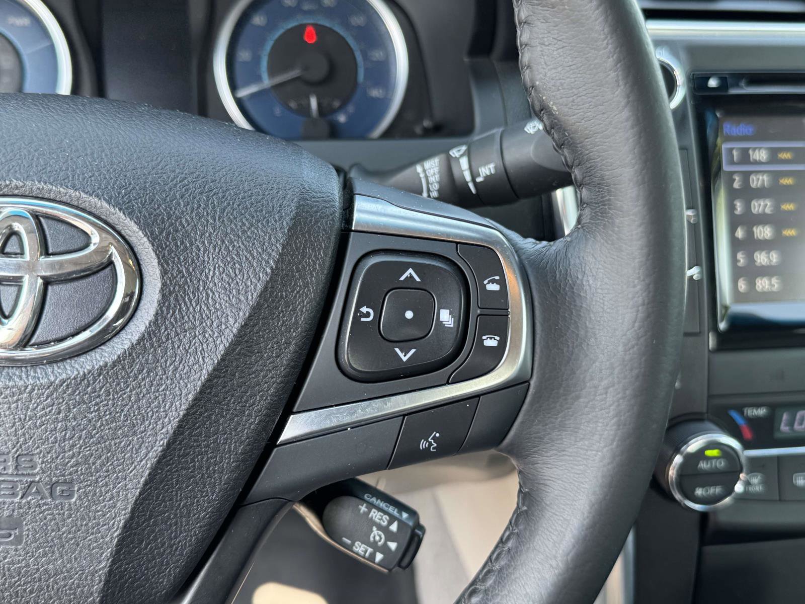2017 Toyota Camry XLE photo 19