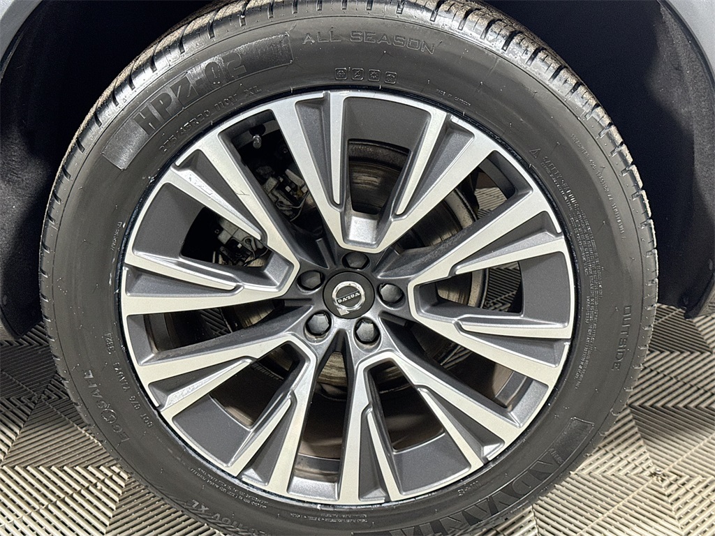 2022 Volvo XC90 T5 Momentum photo 18