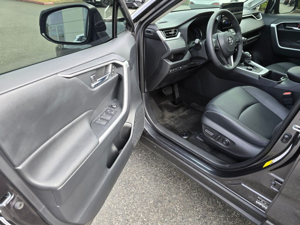 2023 Toyota RAV4 Hybrid XLE Premium photo 18