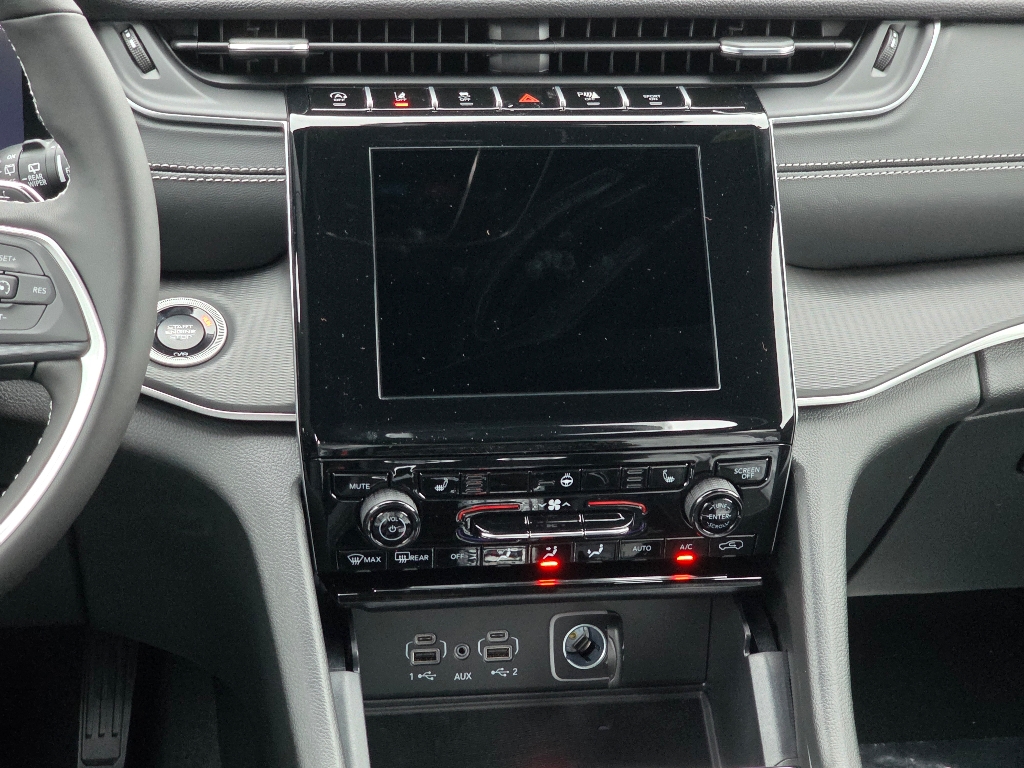 2025 Jeep Grand Cherokee Altitude X photo 3