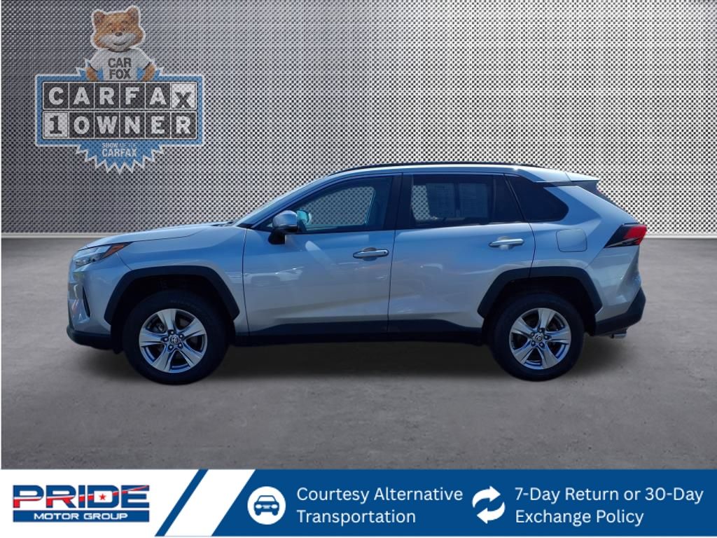 2022 Toyota RAV4 XLE photo 7