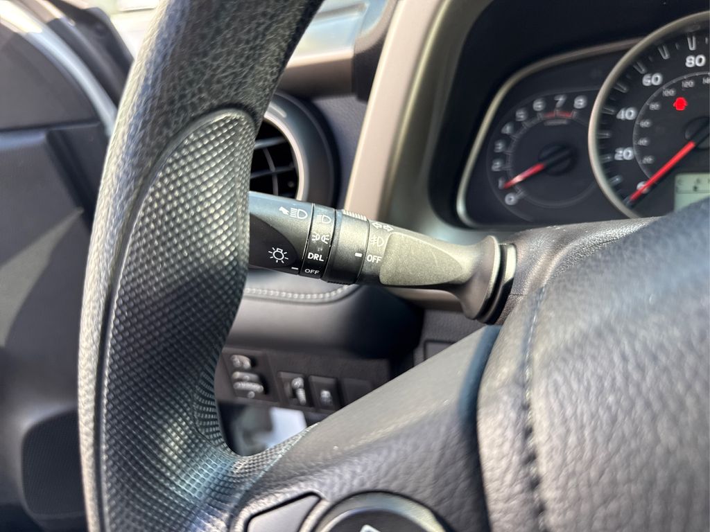 2015 Toyota RAV4 XLE photo 23