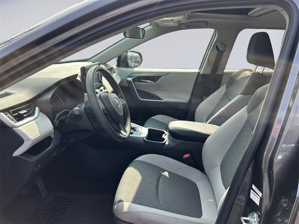2022 Toyota RAV4 Hybrid XLE photo 9