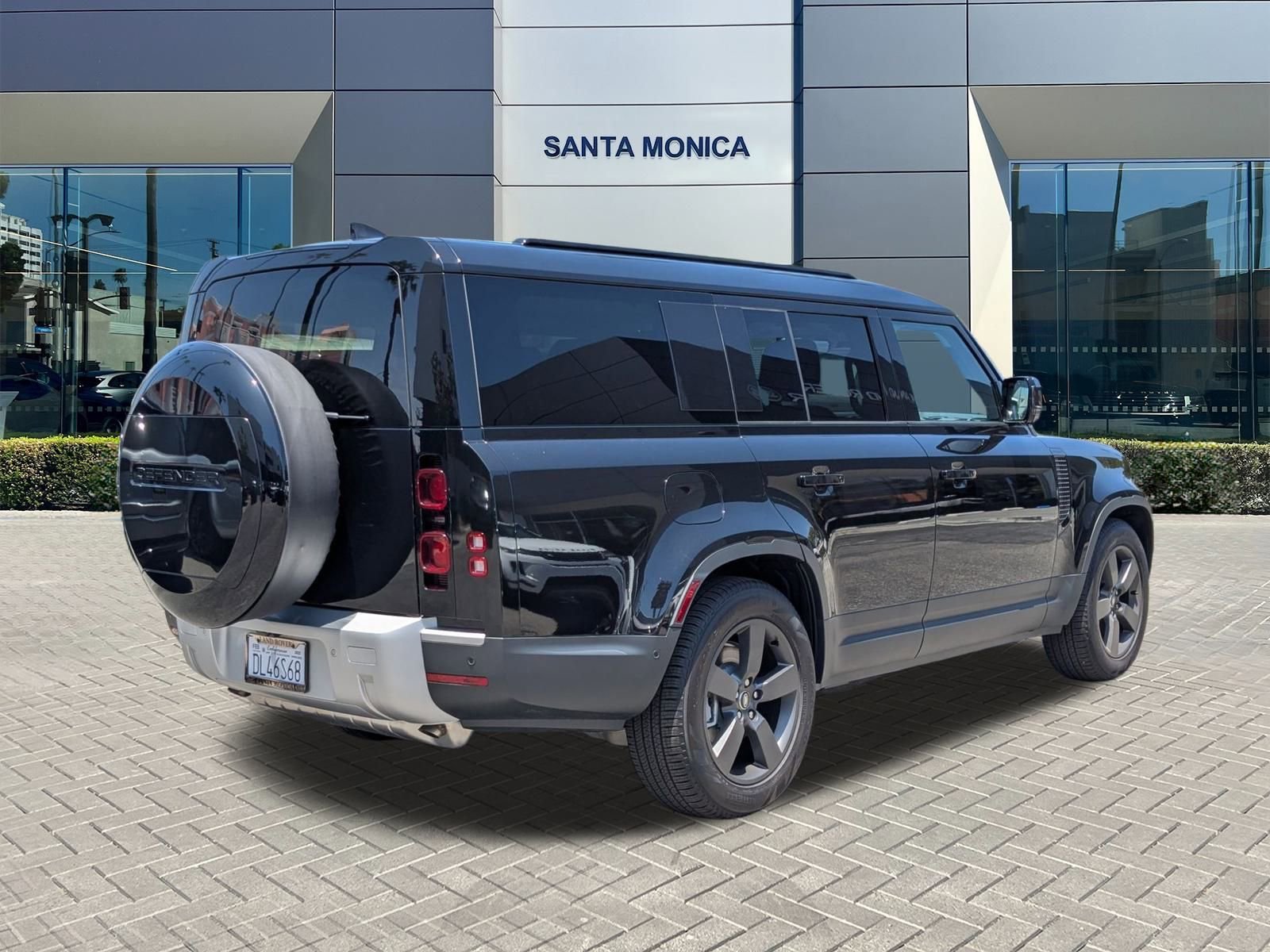 2025 Land Rover Defender 130 S photo 5
