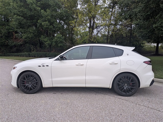 2022 Maserati Levante GT photo 2