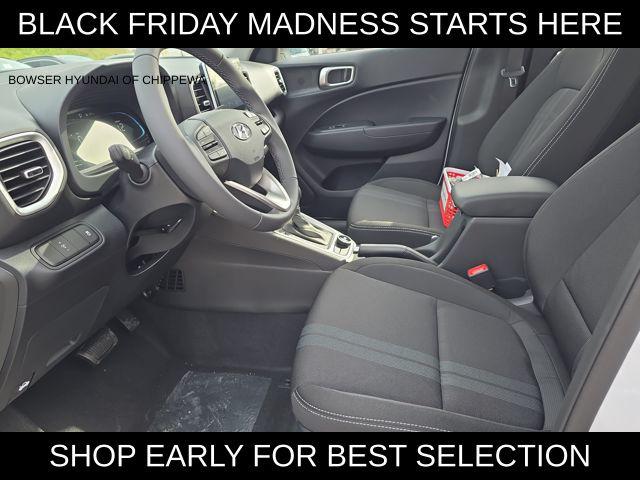 2026 Hyundai Venue SEL photo 4