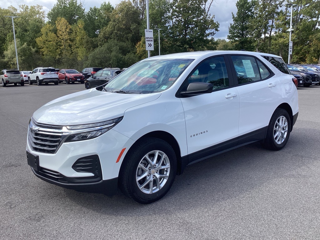 2024 Chevrolet Equinox LS photo 3