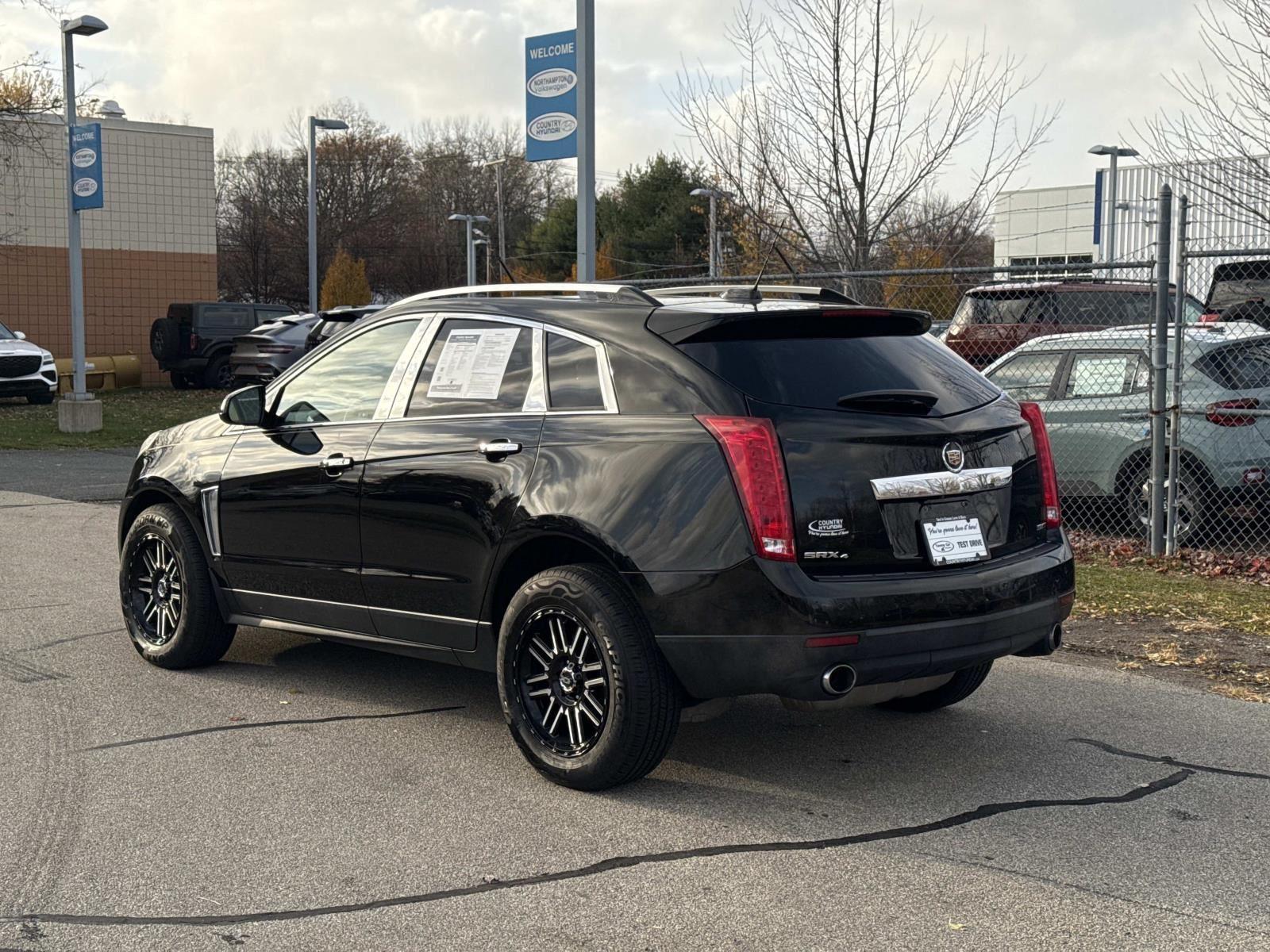 2016 Cadillac SRX Luxury photo 2