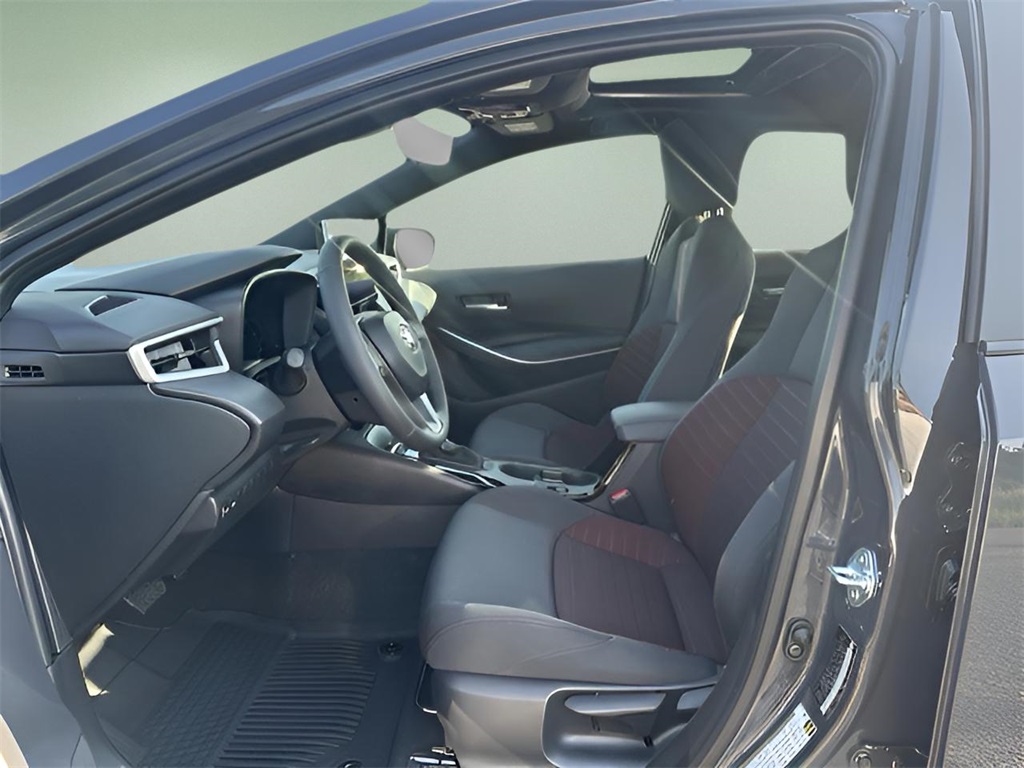 2025 Toyota Corolla SE photo 3