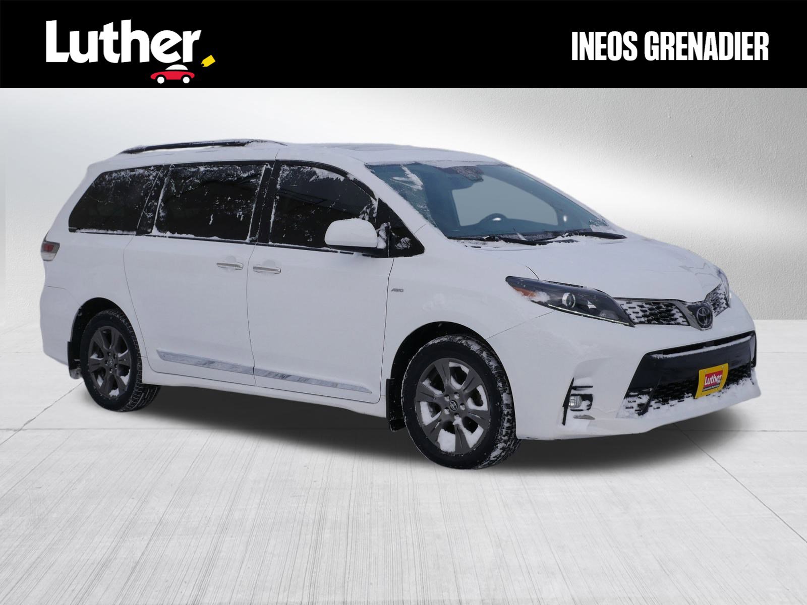 2020 Toyota Sienna SE's photo