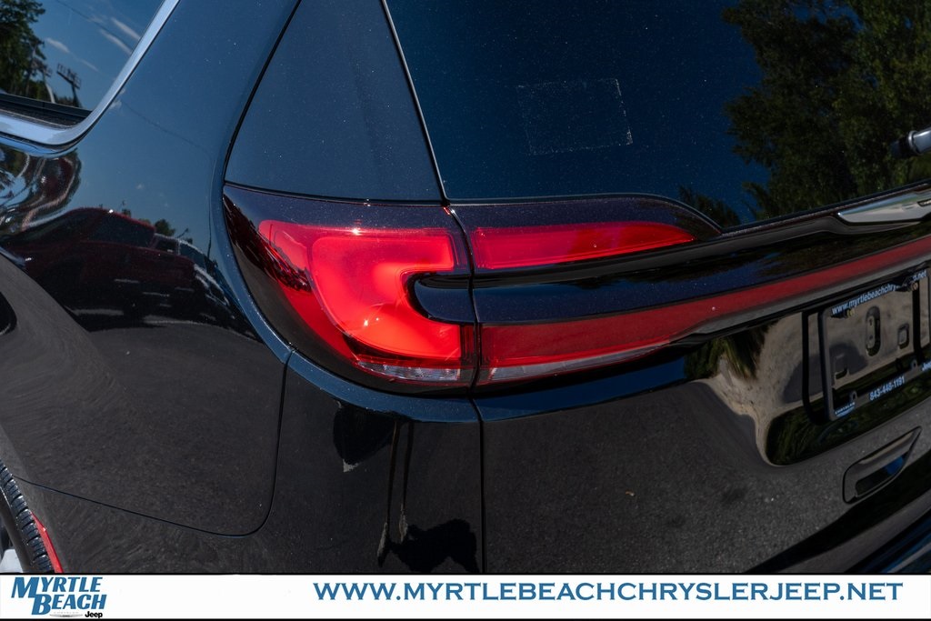 2026 Chrysler Pacifica Pinnacle photo 11