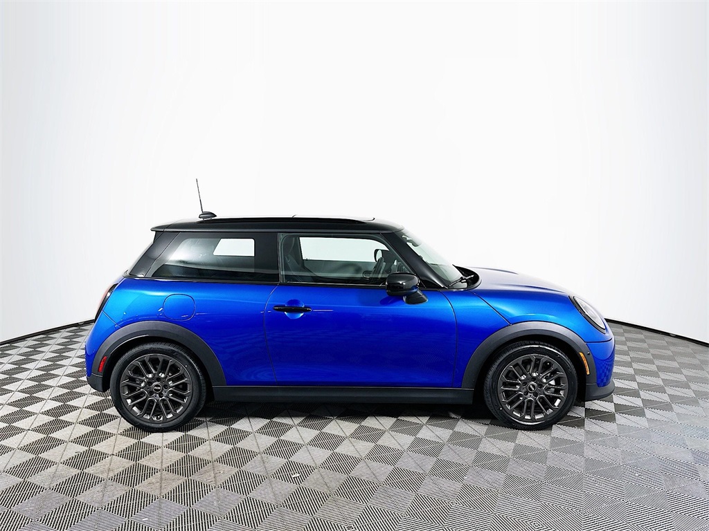 2025 Mini Cooper Signature photo 4