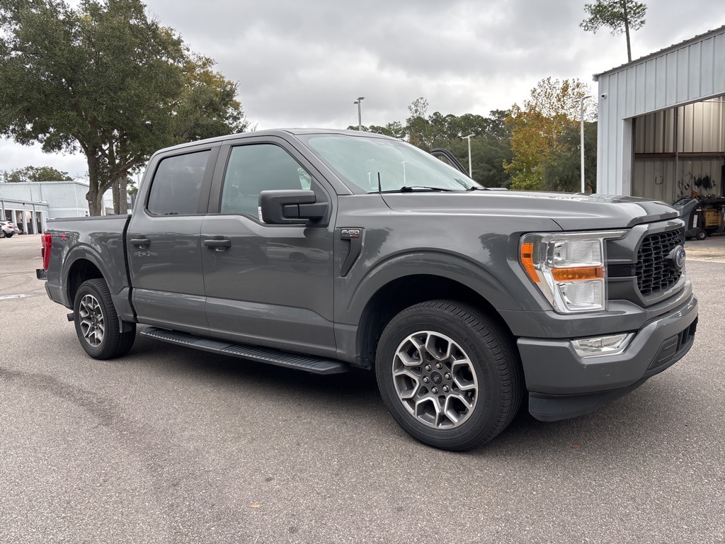 2021 Ford F-150 XL's photo