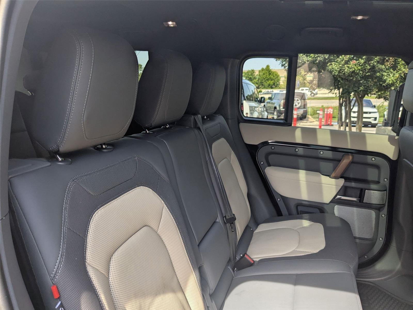 2023 Land Rover Defender 130 X photo 30