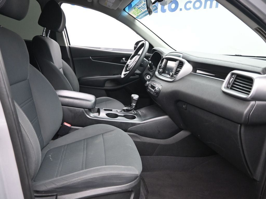 2019 Kia Sorento LX photo 5