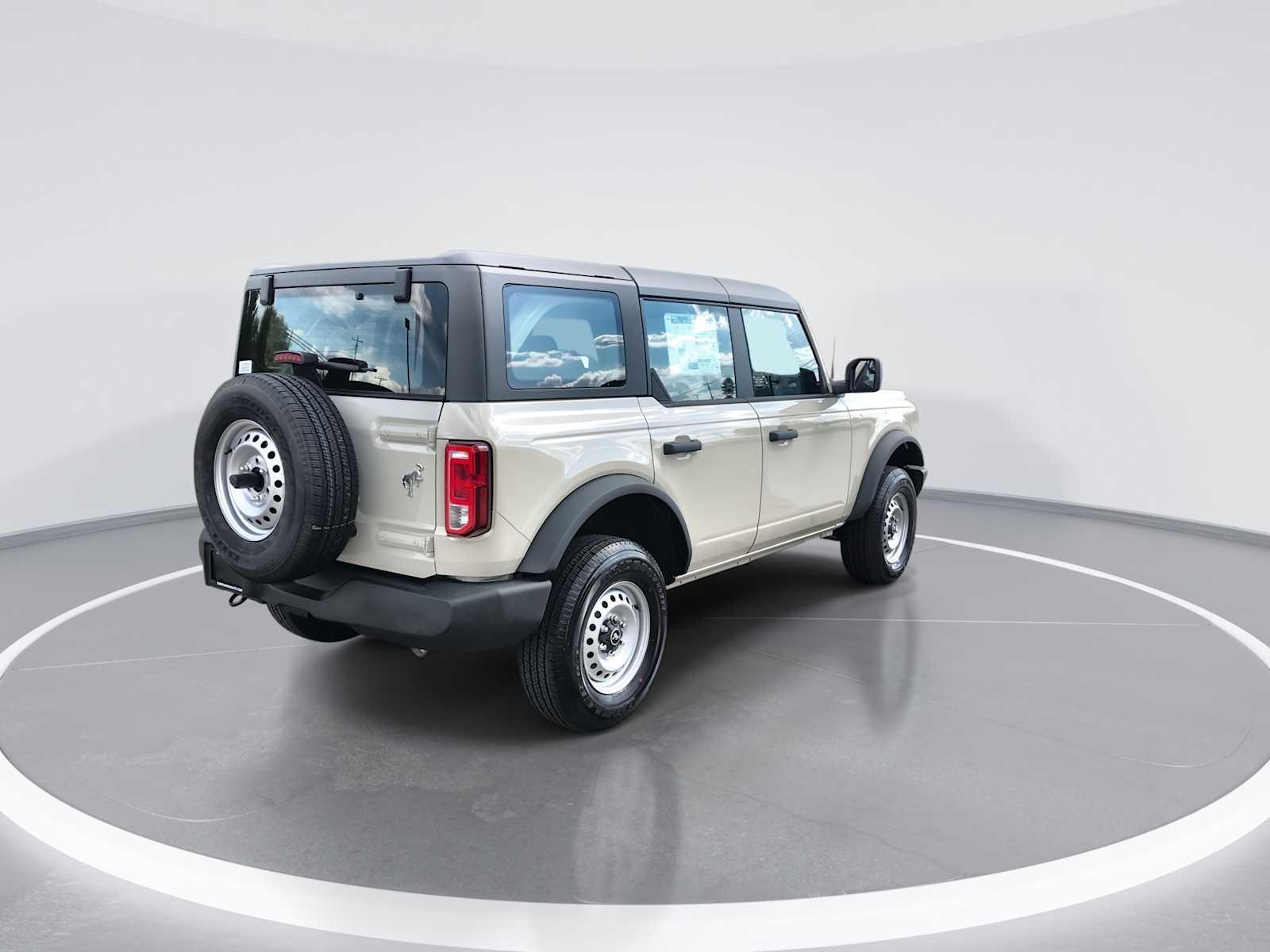 2025 Ford Bronco Base photo 8