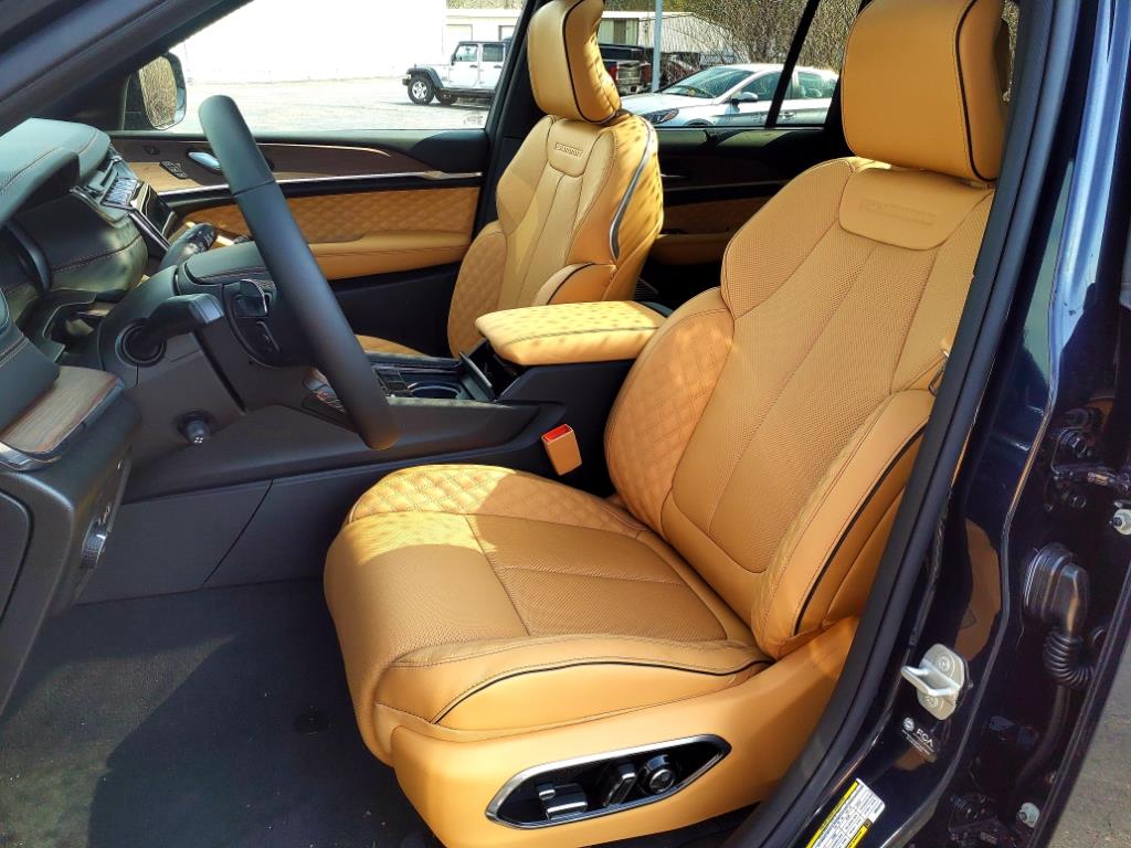 2024 Jeep Grand Cherokee Summit 4xe photo 4