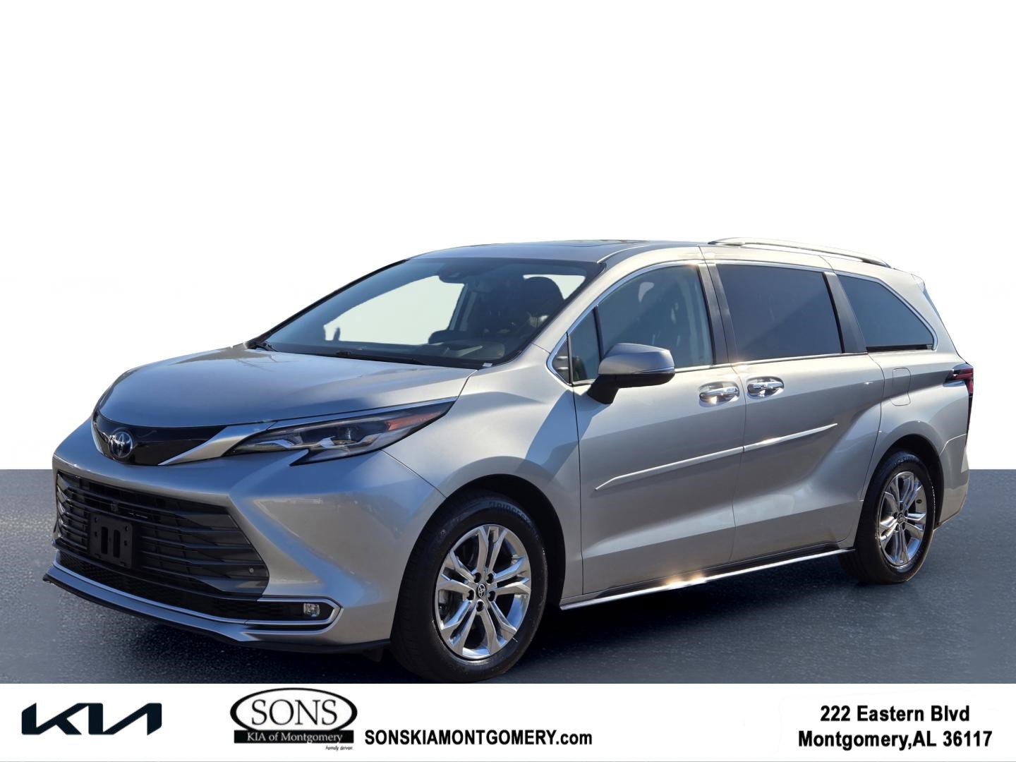 2023 Toyota Sienna Platinum's photo
