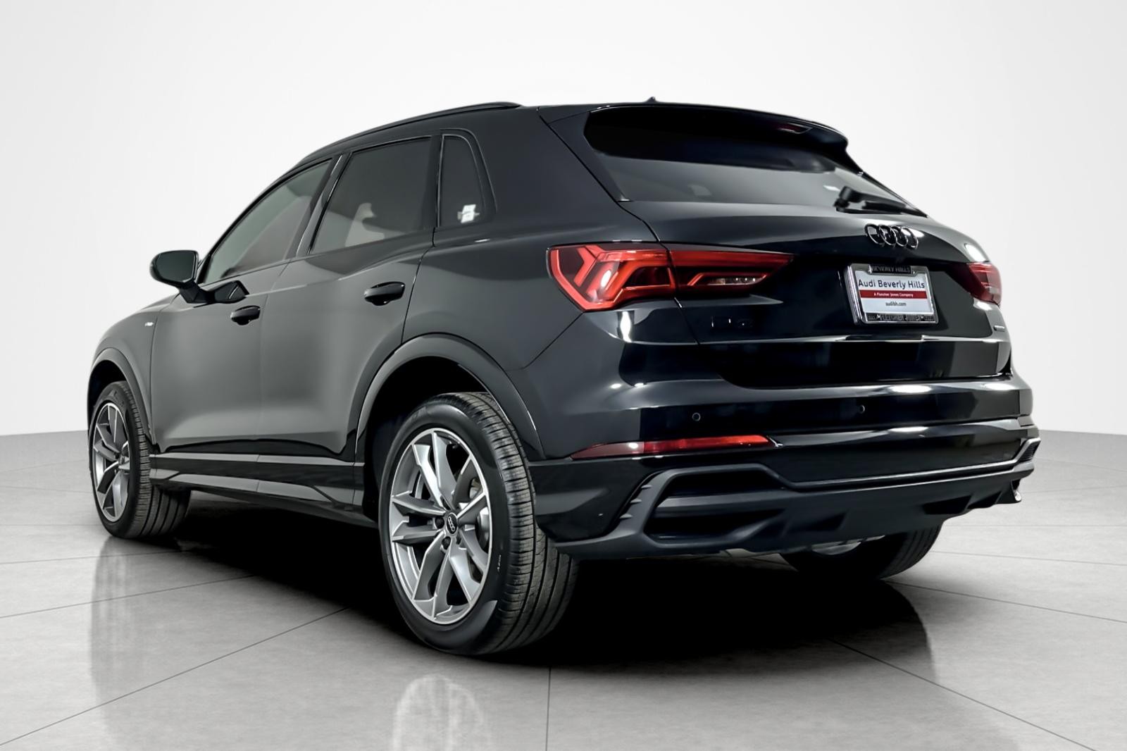 2025 Audi Q3 S line Premium 45 TFSI photo 3