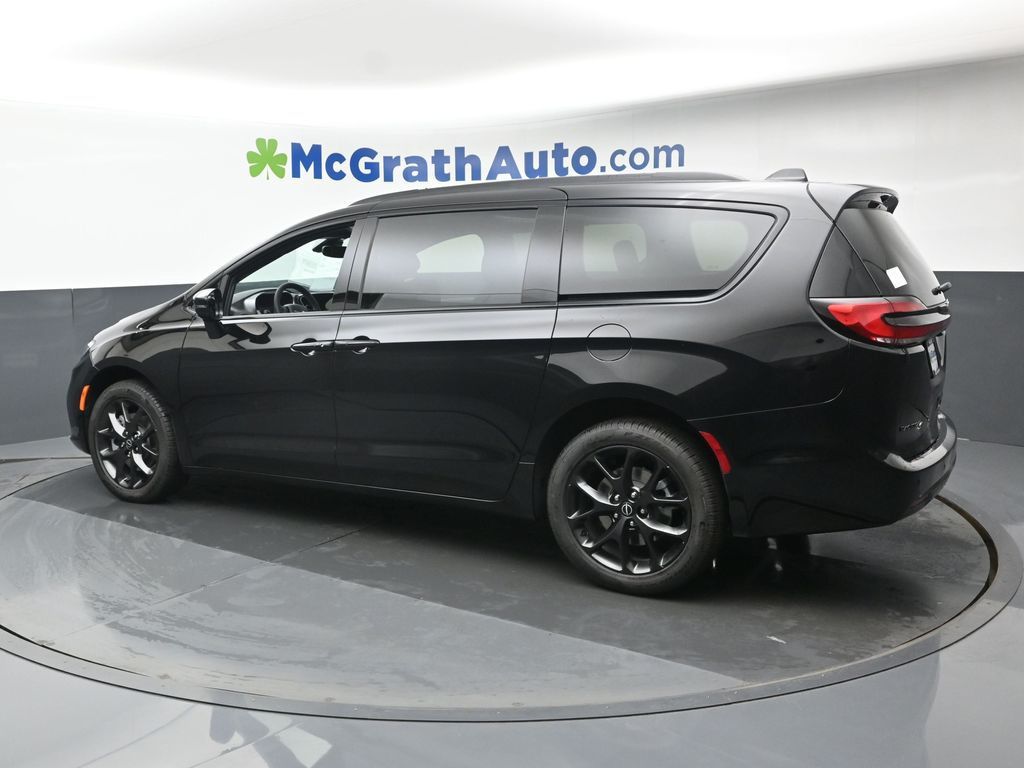 2026 Chrysler Pacifica Limited photo 18