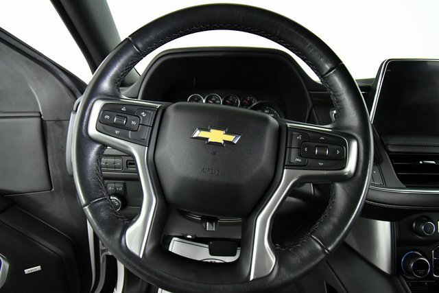 2021 Chevrolet Suburban LT photo 2