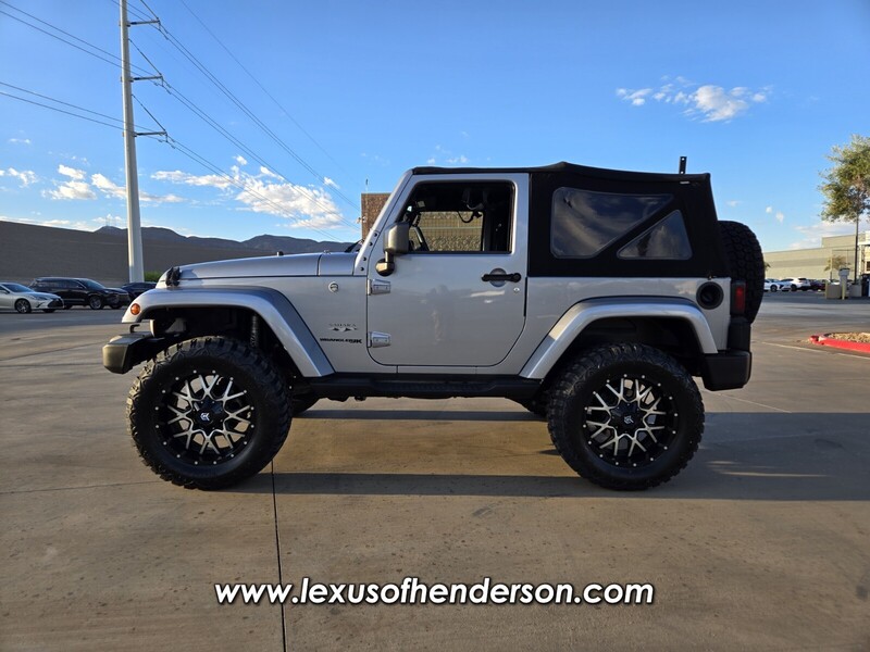2018 Jeep Wrangler Sahara photo 2