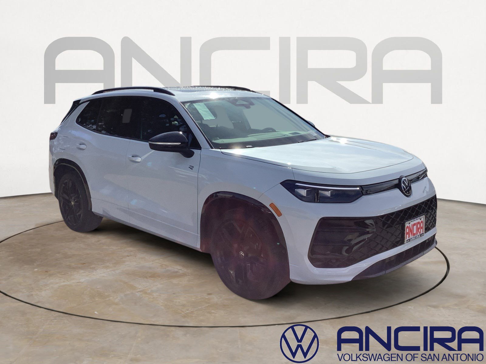 2026 Volkswagen Tiguan SE R-LINE BLACK's photo